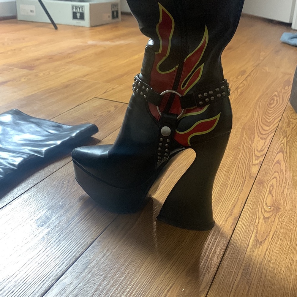 Thigh high Avant-garde Flame boots